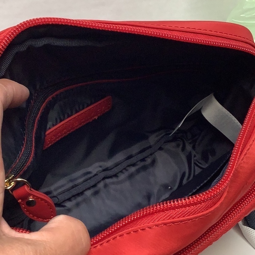 Red Tommy Hilfiger crossbody  purse - Picture 5 of 5
